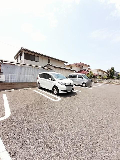 ルチアーノ（302） 駐車場