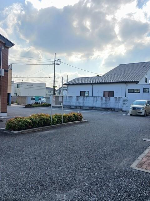 メゾンリファインＭ（201） 駐車場