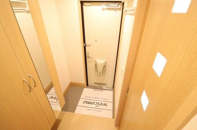 アロッジオ城川（102） 玄関