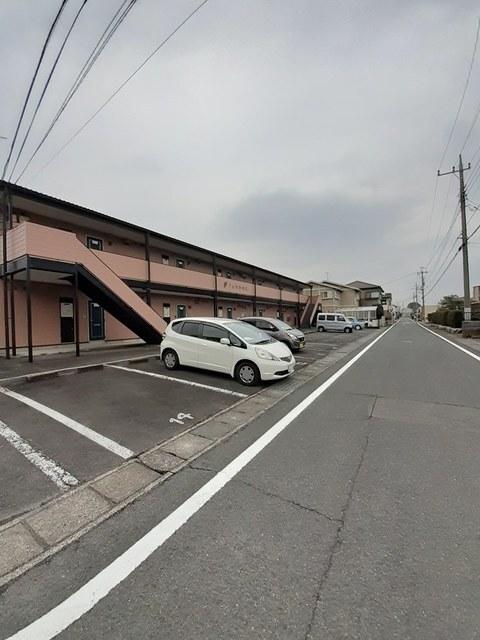 フェルド中居（205） 駐車場