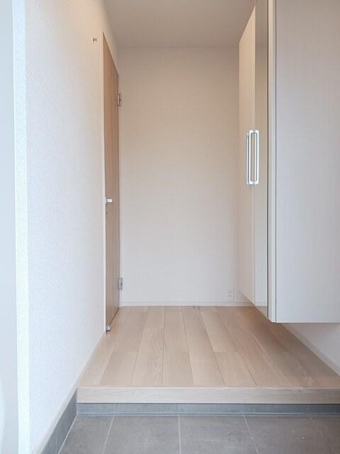 ロータス三室　Ｃ（102） 玄関
