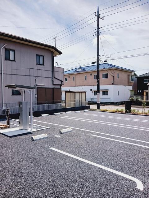 クレストコート（102） 駐車場
