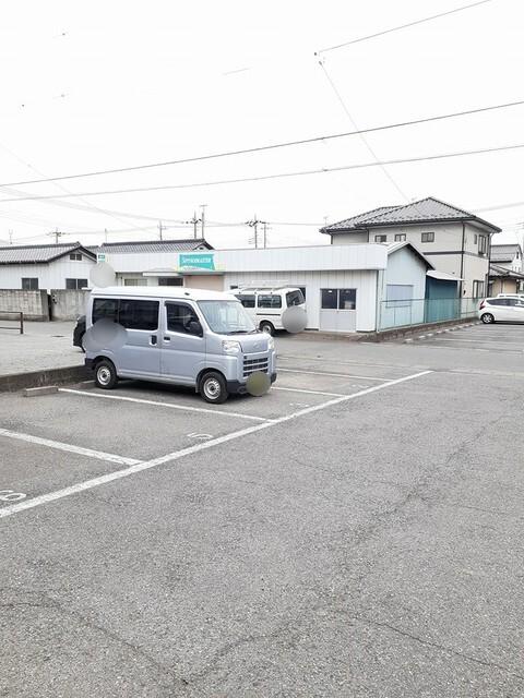 エルディム中島（103） 駐車場