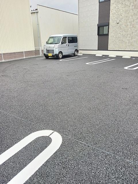 ガーヤサクラ（102） 駐車場