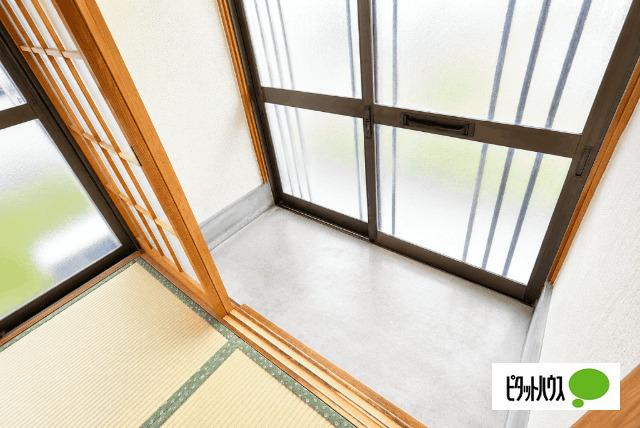 トロワ　グラーシア（B5） 玄関