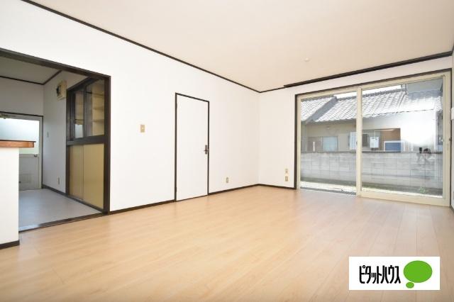 波志江町貸住宅 リビング