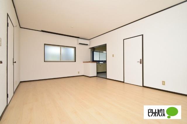 波志江町貸住宅 リビング