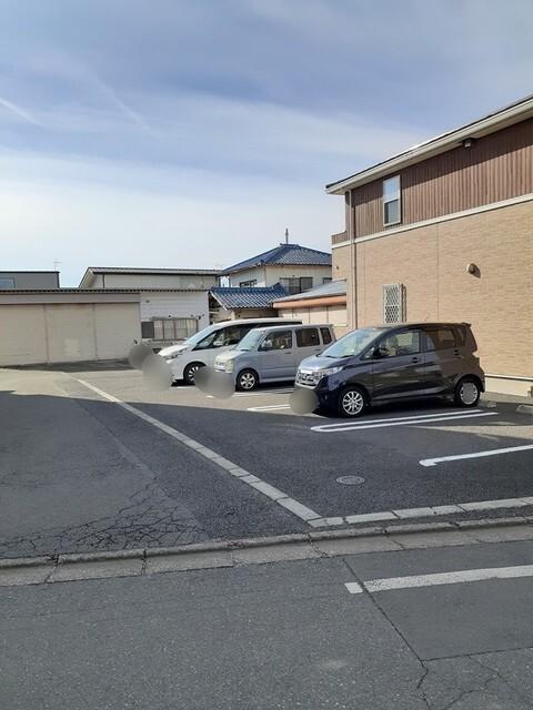 エレナ　メゾンＣ（203） 駐車場