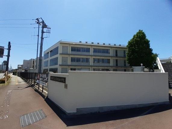 前橋市立元総社南小学校：1400m