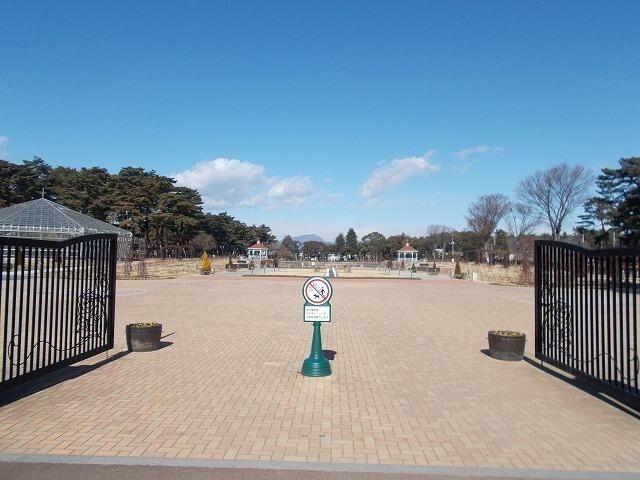 敷島公園ばら園：90m
