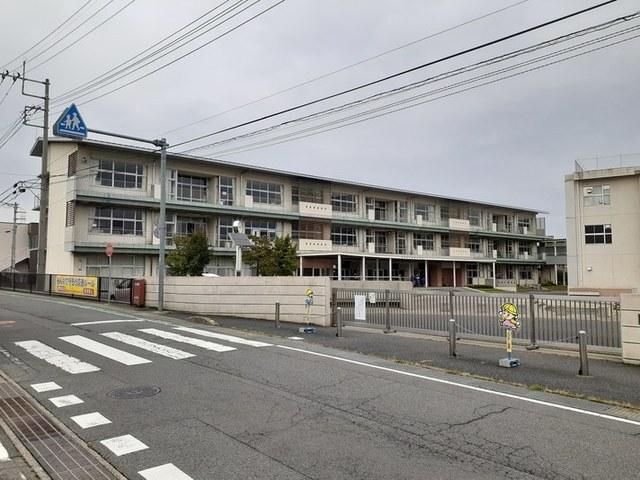 吉岡町立駒寄小学校：450m