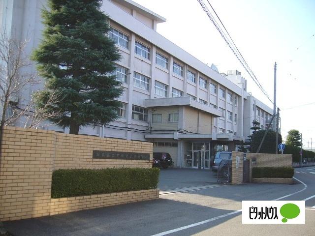 群馬県立前橋女子高校：949m