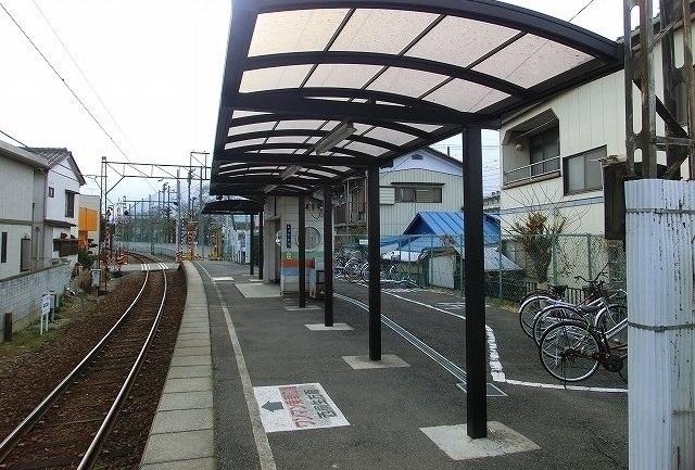 城東駅：300m