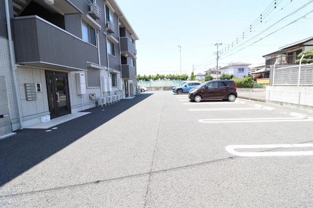 リヴェールマリーズ　Ｄ（303） 駐車場