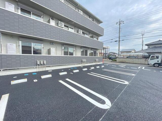 ファーストステージ江木（203） 駐車場