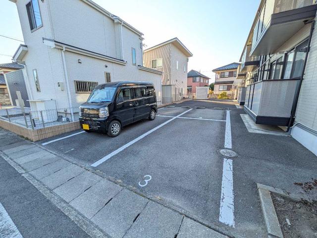 プルニエＫ（201） 駐車場
