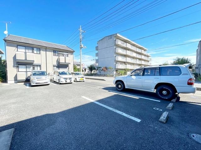 アムール　Ｂ（102） 駐車場