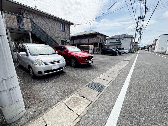 メゾン ソニア　Ａ/Ｂ（B102） 駐車場