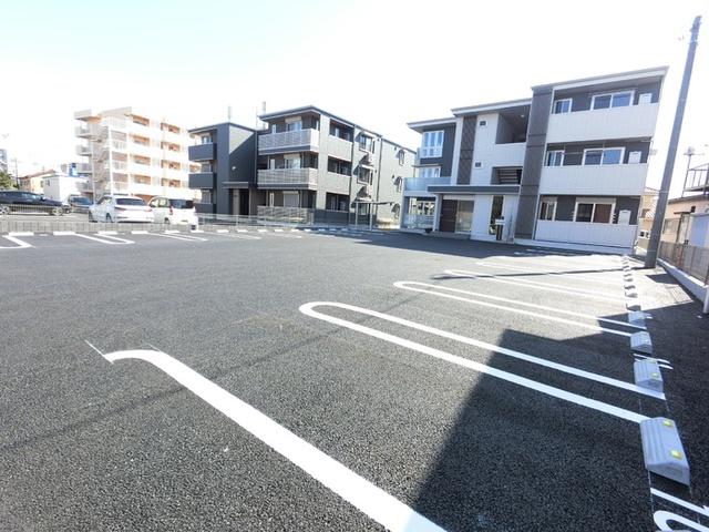 コンフォート上和田（202） 駐車場