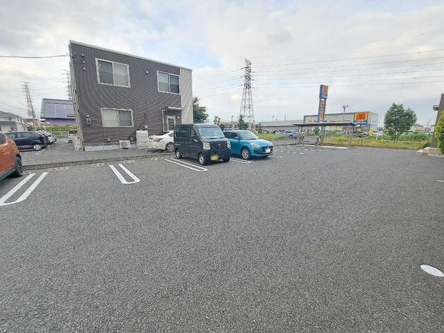 ブルースカイ（305） 駐車場