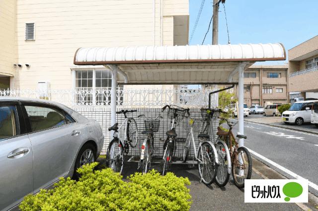 ホワイトパレス城東８（103） 駐車場