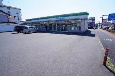 ファミリーマート前橋下小出町店：120m