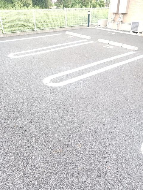 グレイスフル・Ｓ　Ⅰ（203） 駐車場