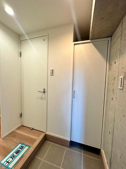 ラポール久茂地（0601） 玄関