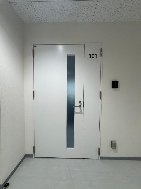 コザしんきん那覇ビル（301） 玄関