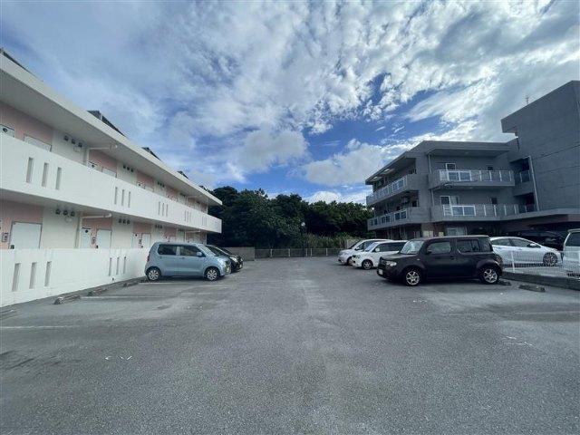 レオパレスシーサイドＮ与那原 駐車場