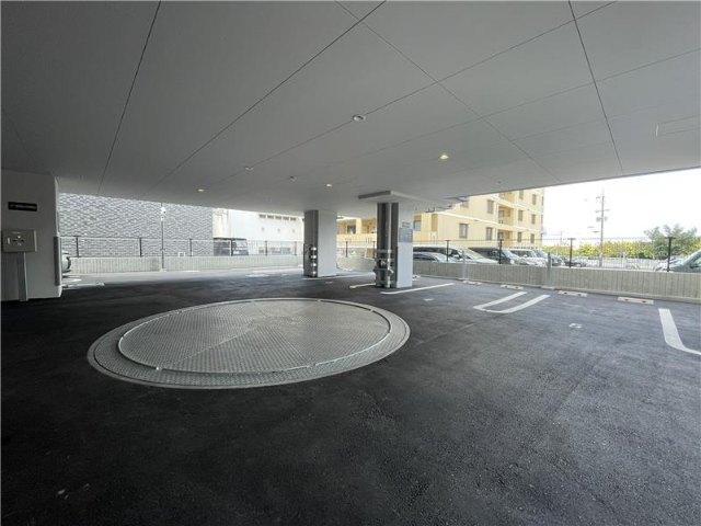 プレミスト那覇新都心ザ・パークフロント 駐車場