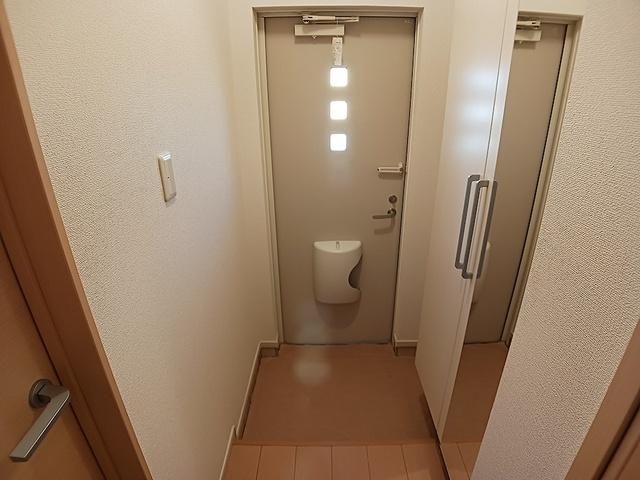 グラード（103） 玄関