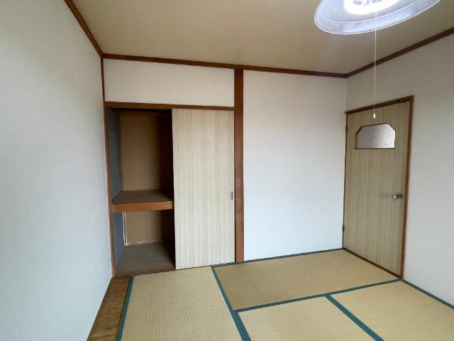 コートハウス（6） 室内