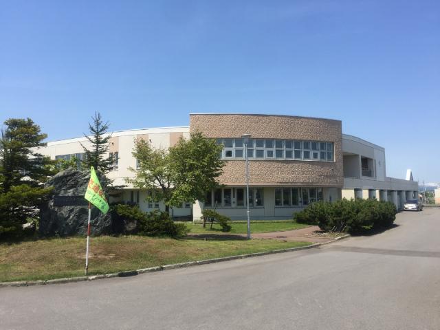 砂川市立空知太小学校：490m