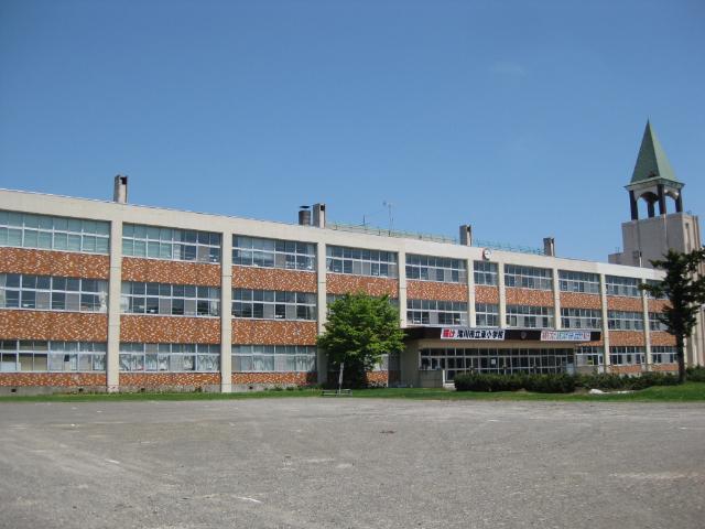 滝川市立東小学校：1035m