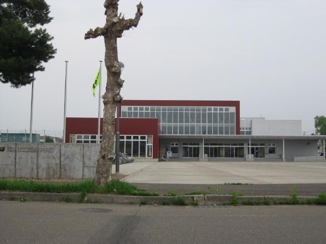 滝川市立開西中学校：1355m