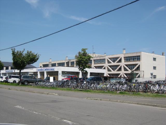 滝川市立江陵中学校：913m
