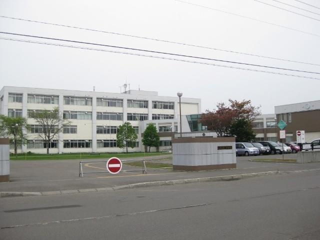 北海道滝川高校：663m