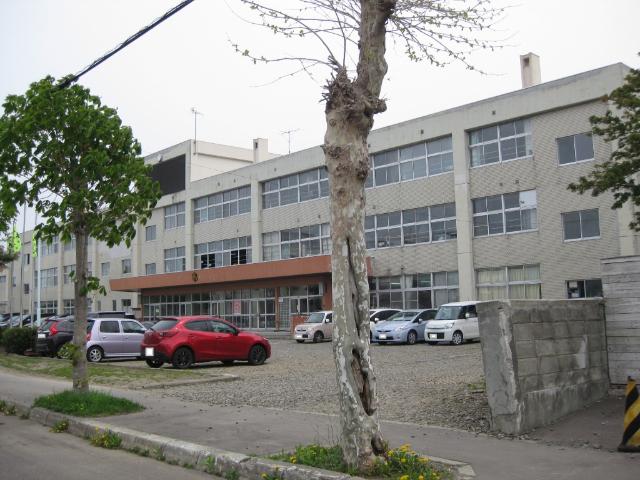 滝川市立明苑中学校：1360m