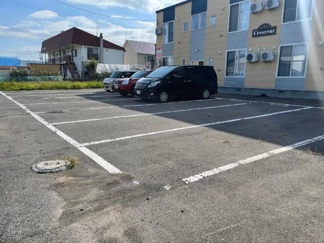 クレセント（203） 駐車場
