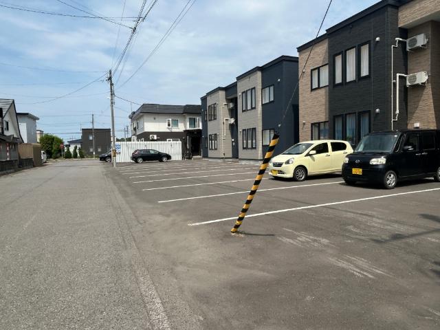 Chloris（102） 駐車場
