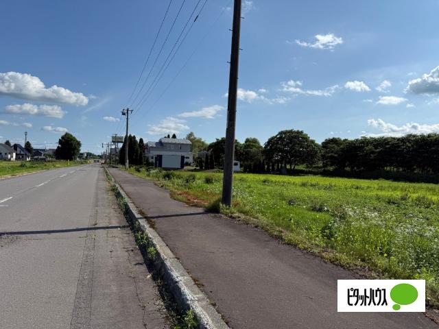 砂川市東5条北5 前面道路含む現地写真