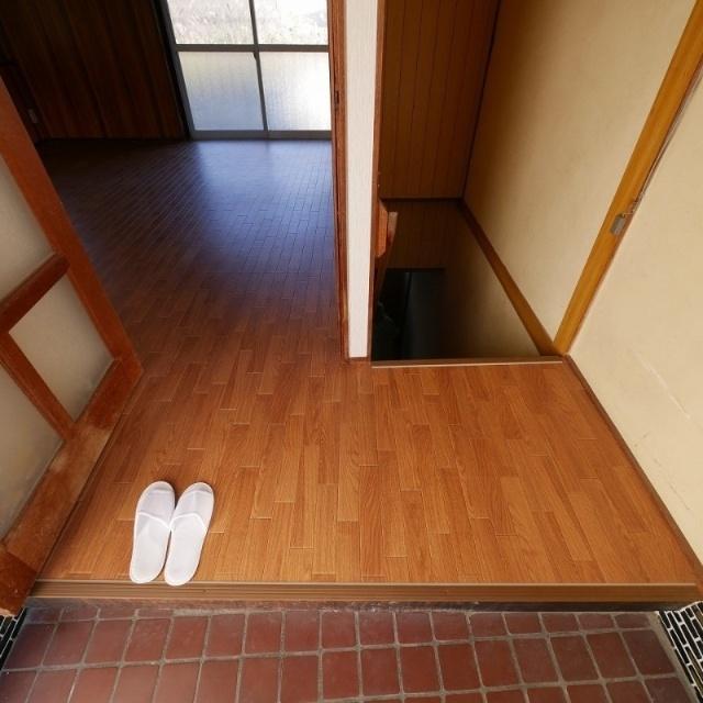 大川二戸一（左） 玄関