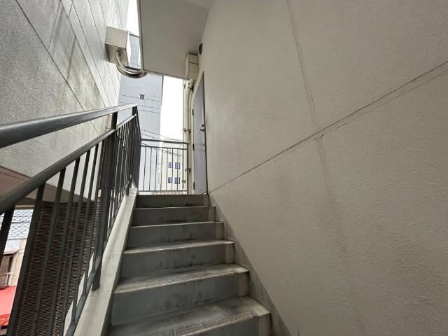 サンクル三番館（（低層棟）301） 玄関