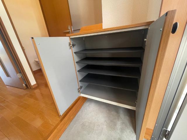 黒髪ハイツ（202） 玄関