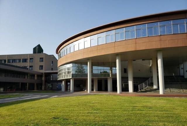 私立長崎国際大学：8303m