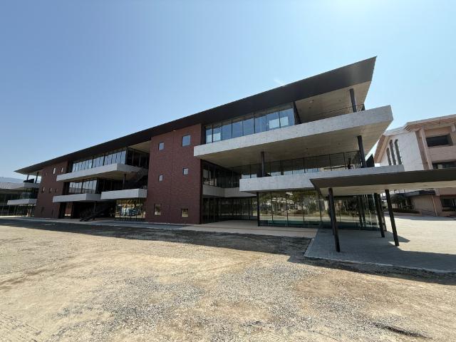 長崎県立大学佐世保校：8421m
