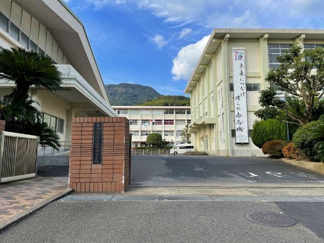 長崎県立佐世保南高校：1748m