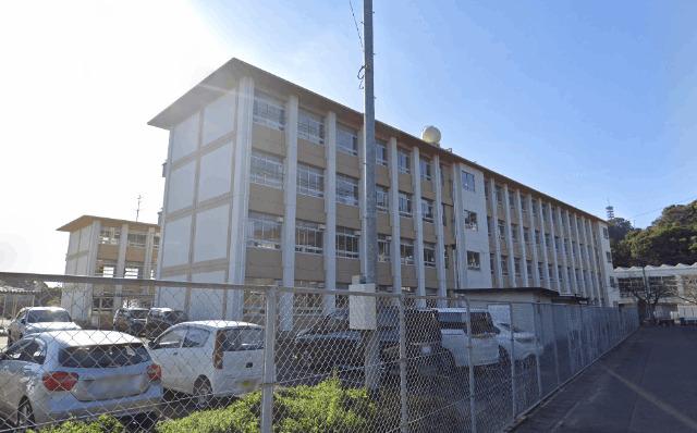 佐世保市立崎辺中学校：924m