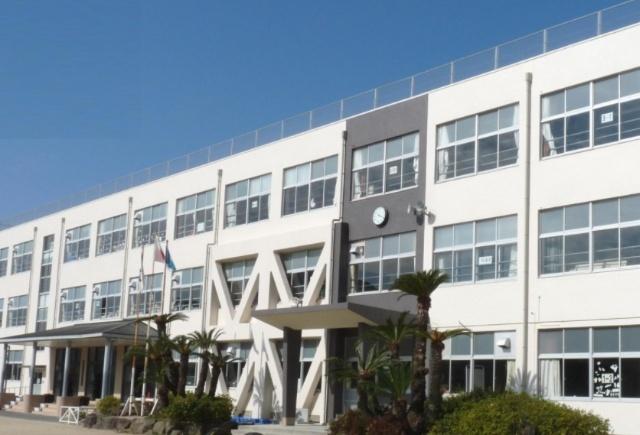 佐世保市立小佐世保小学校：728m